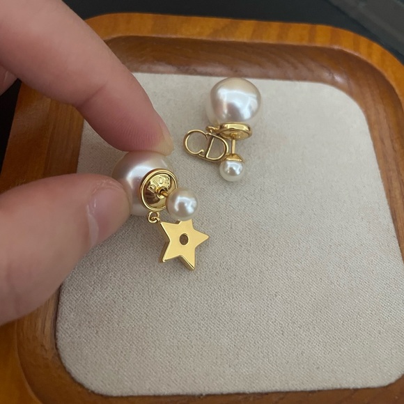 Dior stud pearl earrings - Picture 2 of 5